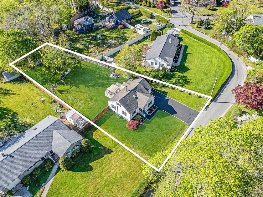 Check out this 3-bedroom ranch in East Patchogue. Home features - photo 8
