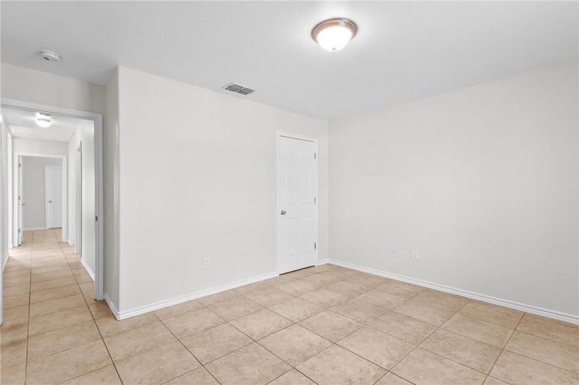 Freshly painted 3-bedroom, 2-bath home featuring an open floor - photo 12