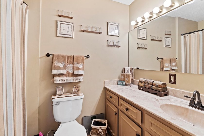 LAKEFRONT TOWNHOME WITH SPACE, VIEWS, AND UNMATCHED CONVENIENCE - photo 13