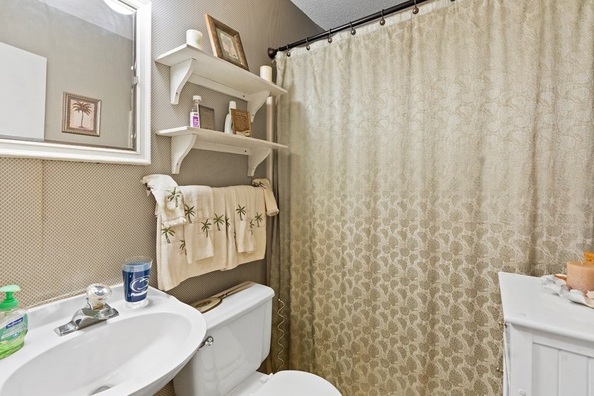 LAKEFRONT TOWNHOME WITH SPACE, VIEWS, AND UNMATCHED CONVENIENCE - photo 16