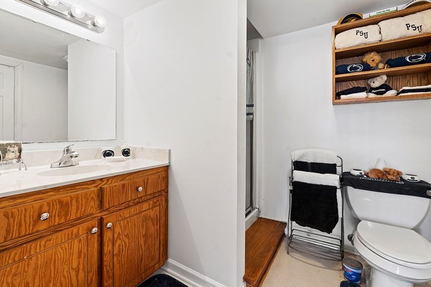 LAKEFRONT TOWNHOME WITH SPACE, VIEWS, AND UNMATCHED CONVENIENCE - photo 17