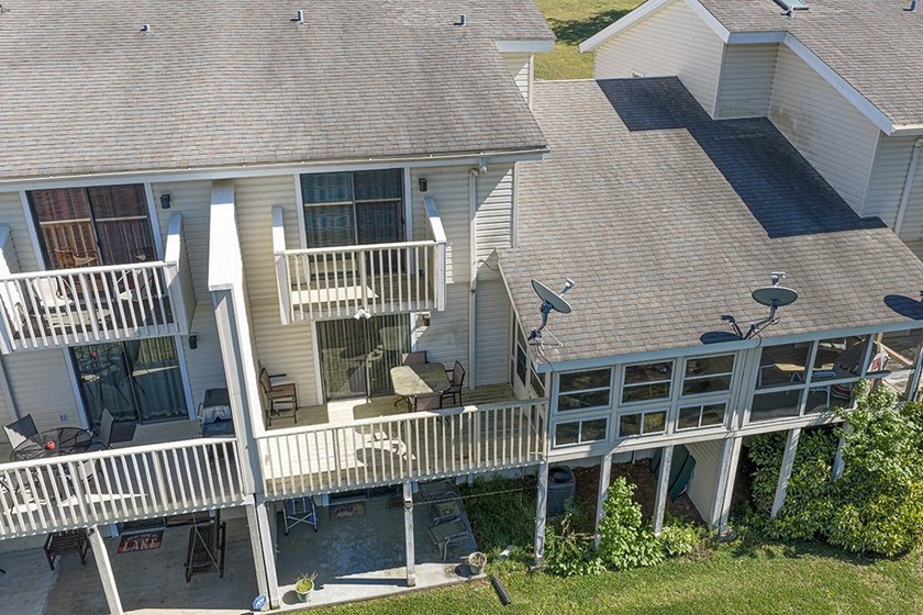LAKEFRONT TOWNHOME WITH SPACE, VIEWS, AND UNMATCHED CONVENIENCE - photo 22