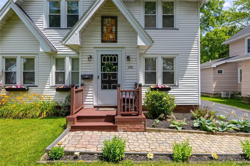 Welcome to this lovingly maintained 3-bedroom, 1.5-bath home in - photo 2
