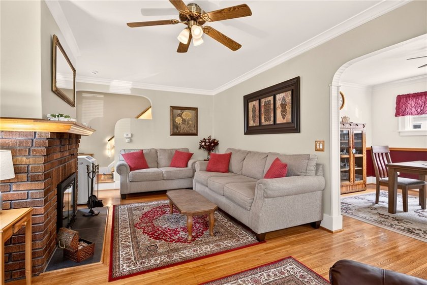 Welcome to this lovingly maintained 3-bedroom, 1.5-bath home in - photo 4