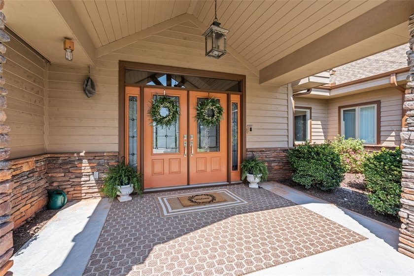Discover a rare multi-generational property with sweeping views - photo 4