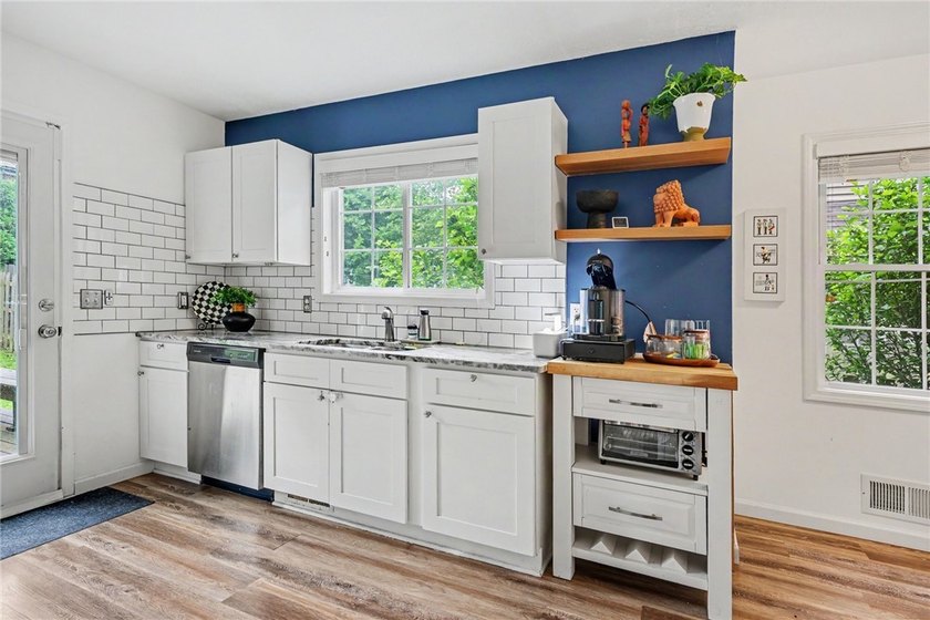 Welcome home to this beautifully updated 5 bedroom Colonial in - photo 10