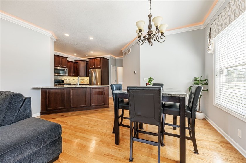 Welcome to this beautifully upgraded ranch end-unit townhome - photo 12