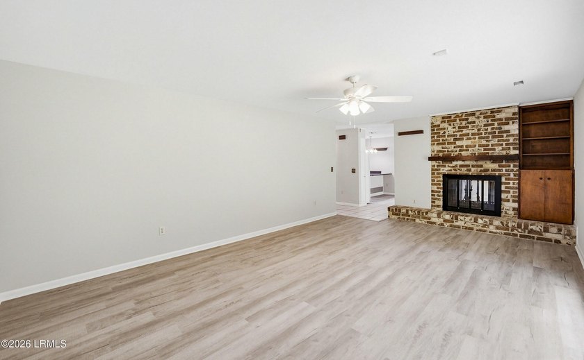 Recently renovated 3BR/2BA home in the Mink Point neighborhood! - photo 4