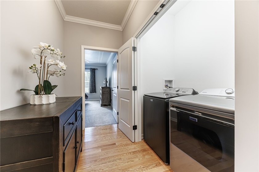 Welcome to this beautifully upgraded ranch end-unit townhome - photo 16