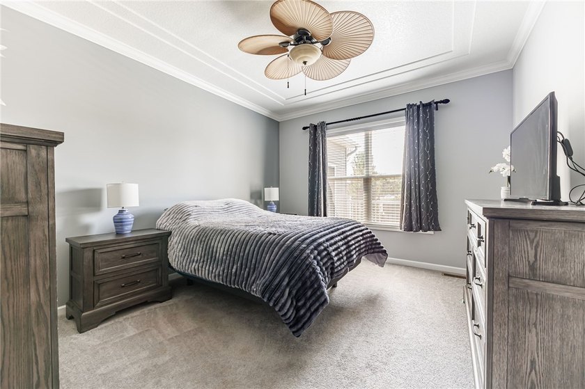 Welcome to this beautifully upgraded ranch end-unit townhome - photo 17
