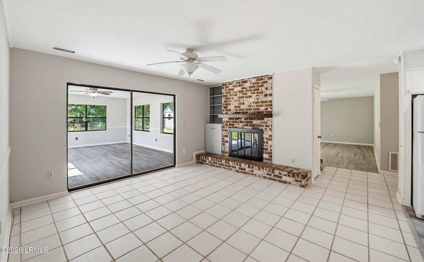 Recently renovated 3BR/2BA home in the Mink Point neighborhood! - photo 8