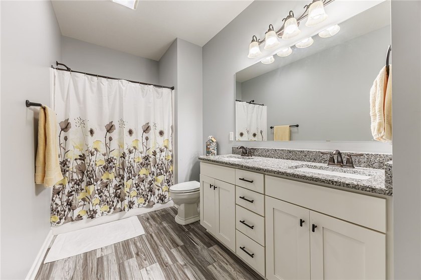 Welcome to this beautifully upgraded ranch end-unit townhome - photo 19