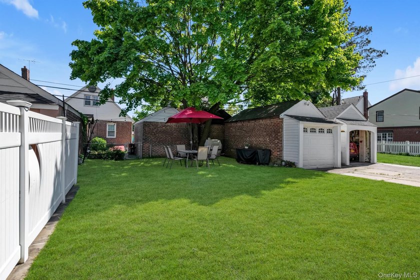 Beautiful Detached Colonial Single Family Home in Prime Bayside - photo 19