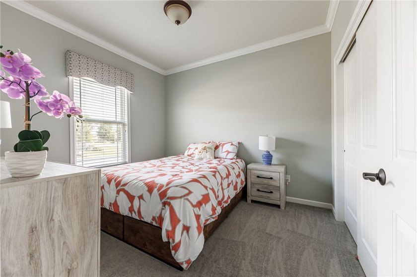 Welcome to this beautifully upgraded ranch end-unit townhome - photo 22