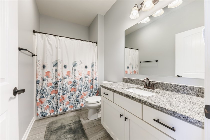 Welcome to this beautifully upgraded ranch end-unit townhome - photo 23