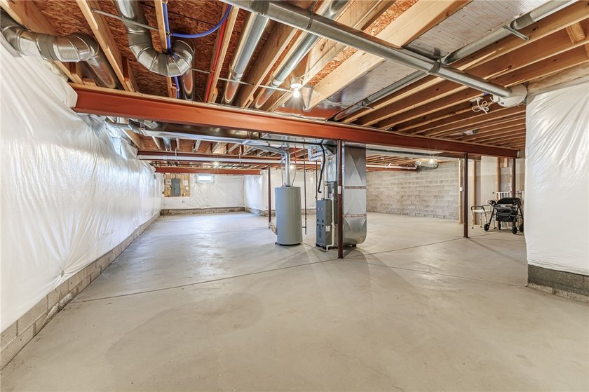 Welcome to this beautifully upgraded ranch end-unit townhome - photo 24