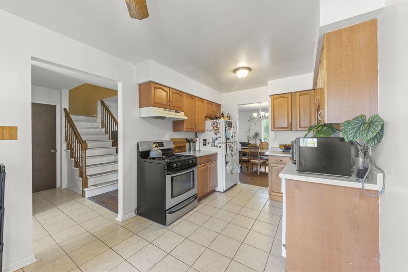 Welcome home to 1613 Groton Ct - a beautifully refreshed - photo 3
