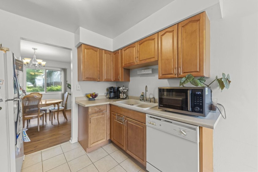 Welcome home to 1613 Groton Ct - a beautifully refreshed - photo 6
