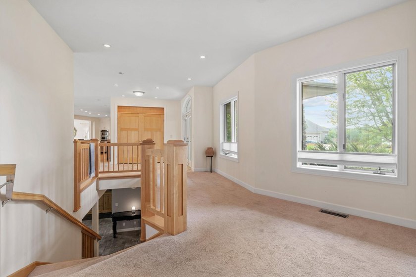 This beautifully maintained soft contemporary home offers luxury - photo 14