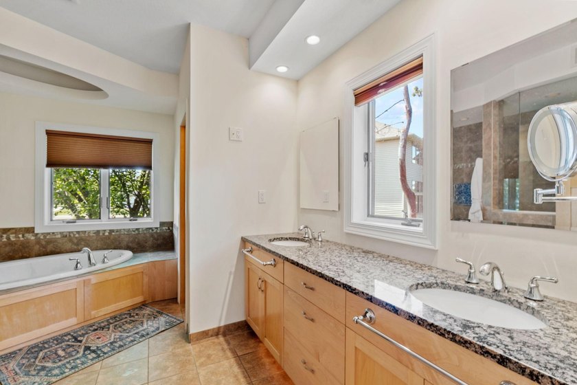 This beautifully maintained soft contemporary home offers luxury - photo 19