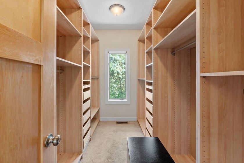 This beautifully maintained soft contemporary home offers luxury - photo 22