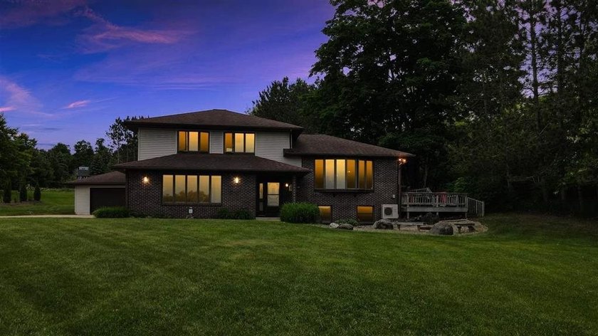 Absolutely stunning views of Lake Charlevoix! Located at the end - photo 23