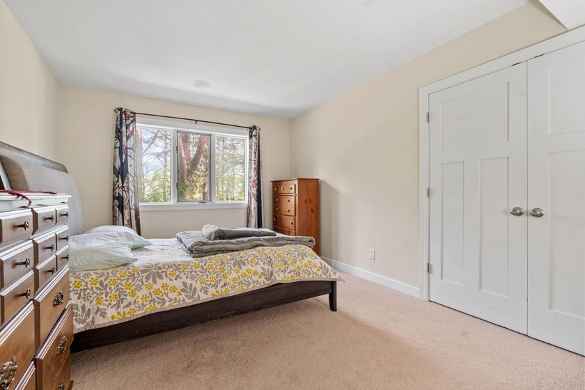 This beautifully maintained soft contemporary home offers luxury - photo 32
