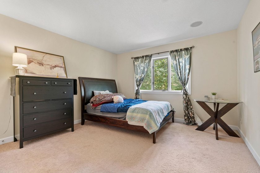 This beautifully maintained soft contemporary home offers luxury - photo 33