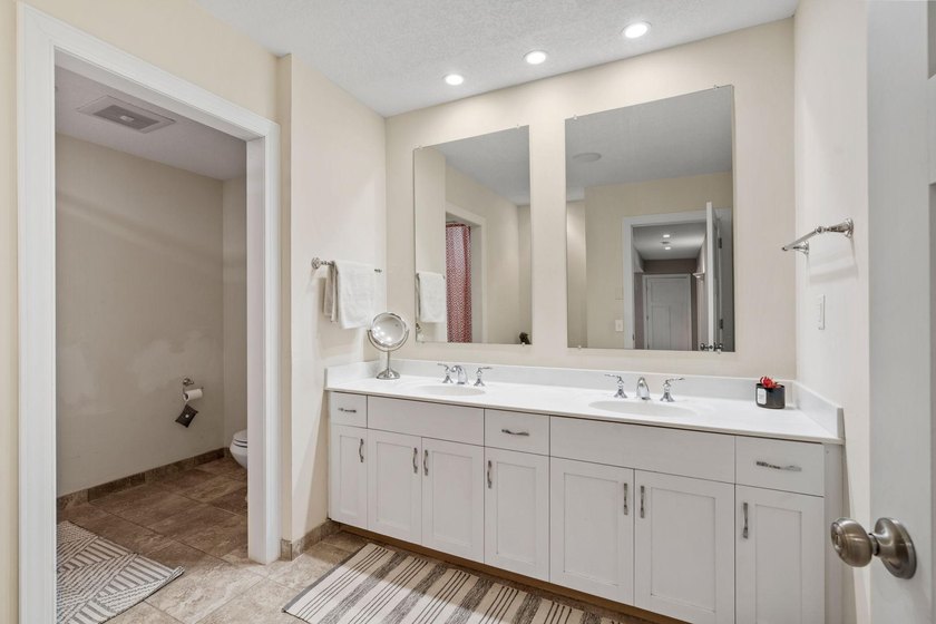 This beautifully maintained soft contemporary home offers luxury - photo 34