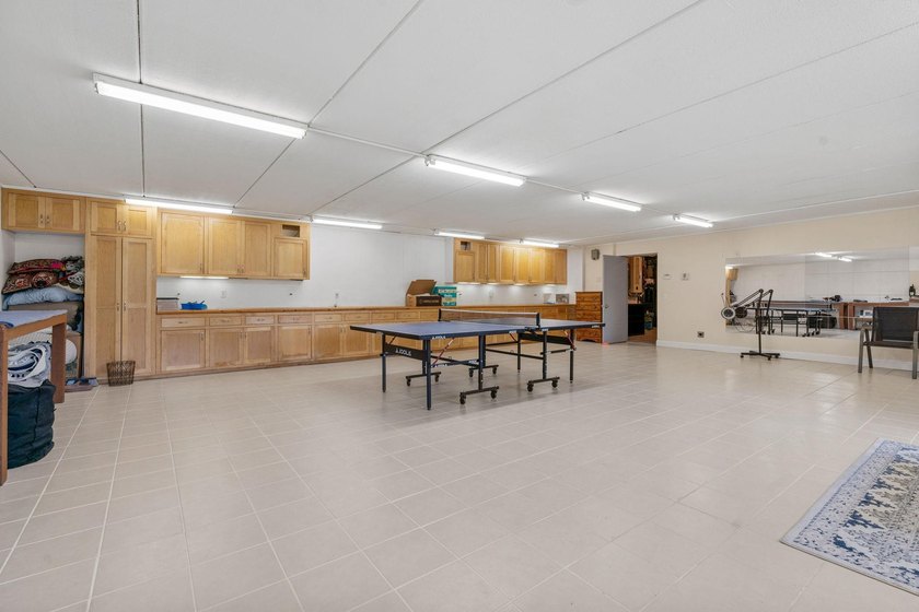 This beautifully maintained soft contemporary home offers luxury - photo 36