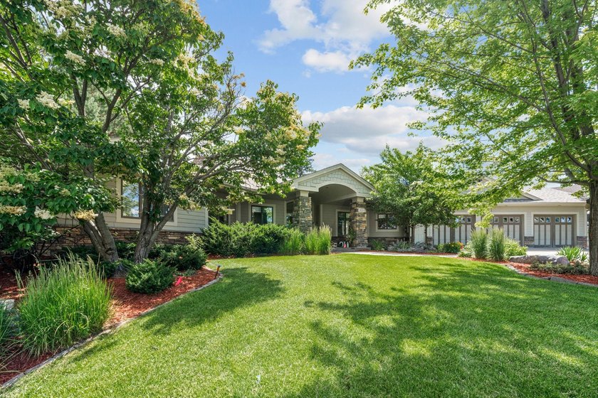 This beautifully maintained soft contemporary home offers luxury - photo 38