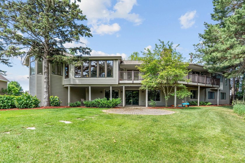 This beautifully maintained soft contemporary home offers luxury - photo 42