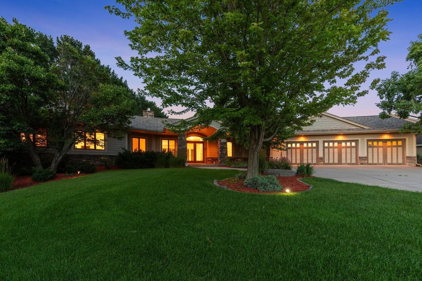This beautifully maintained soft contemporary home offers luxury - photo 48