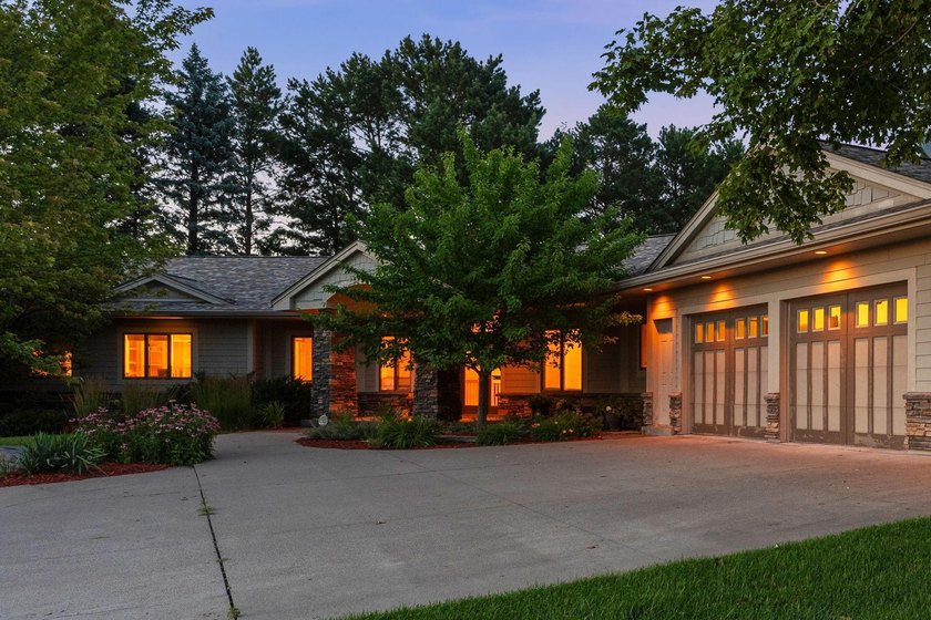 This beautifully maintained soft contemporary home offers luxury - photo 49