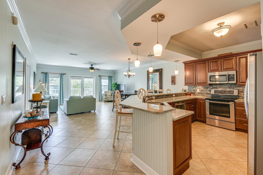 This beautifully maintained 2-bedroom, 2-bath condo is sold - photo 6