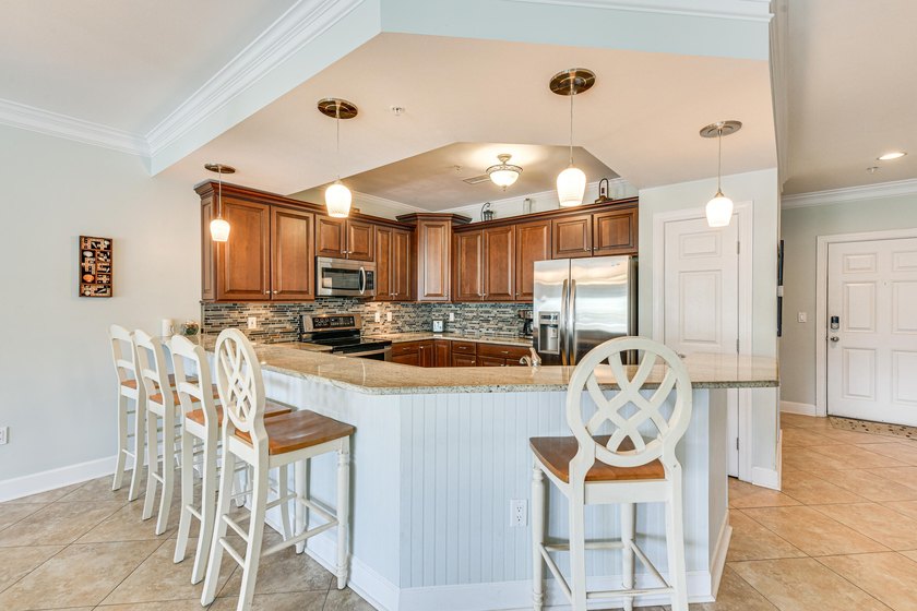 This beautifully maintained 2-bedroom, 2-bath condo is sold - photo 8