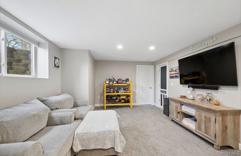 Welcome to Calverton living at its finest! Nestled in the - photo 9
