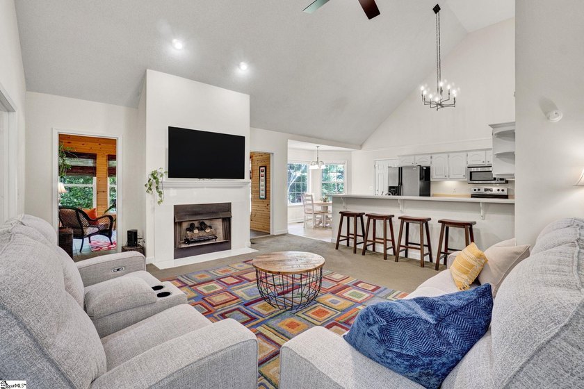 Contact Lisa Murray. Welcome home to this beautifully maintained - photo 6