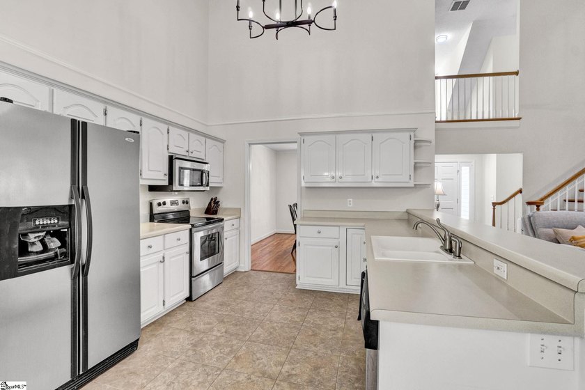 Contact Lisa Murray. Welcome home to this beautifully maintained - photo 7