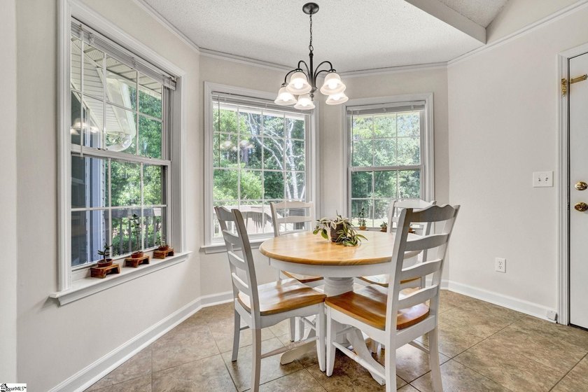 Contact Lisa Murray. Welcome home to this beautifully maintained - photo 10