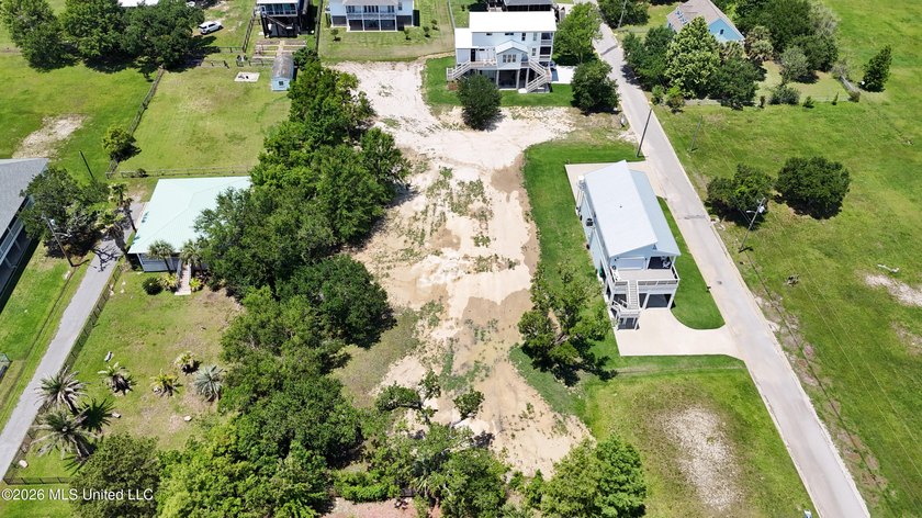 Prime location just steps from Waveland's stunning beaches and - photo 11