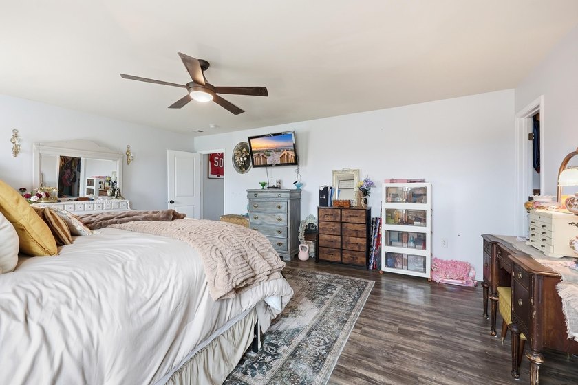 Listed below Appraisal value! Credit to buyer offered at closing - photo 18