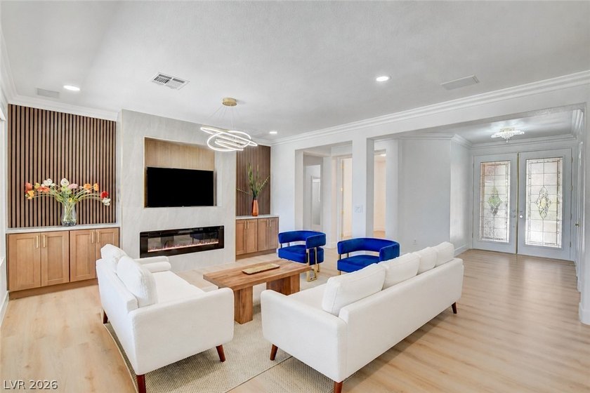 Welcome to this beautifully upgraded, energy-efficient - photo 3