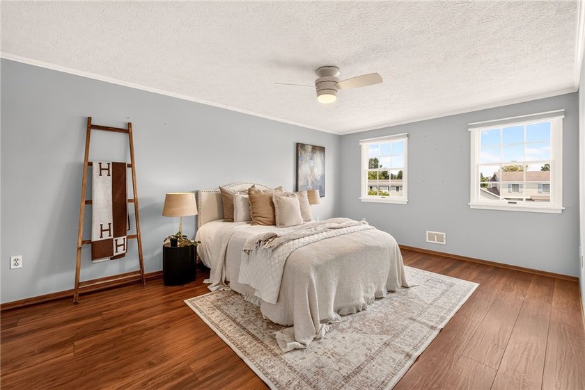 SHOWSTOPPER!! This **MAGAZINE-WORTHY** 4-bedroom 2.5-bath - photo 23