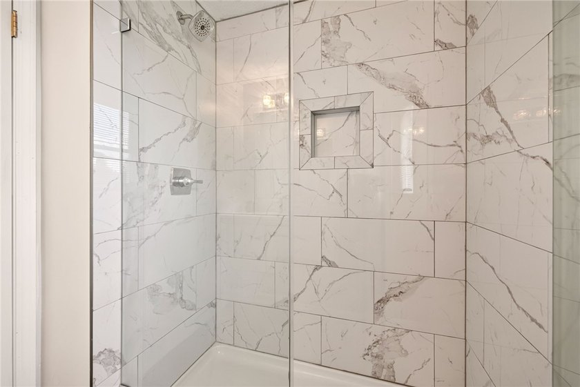 SHOWSTOPPER!! This **MAGAZINE-WORTHY** 4-bedroom 2.5-bath - photo 26