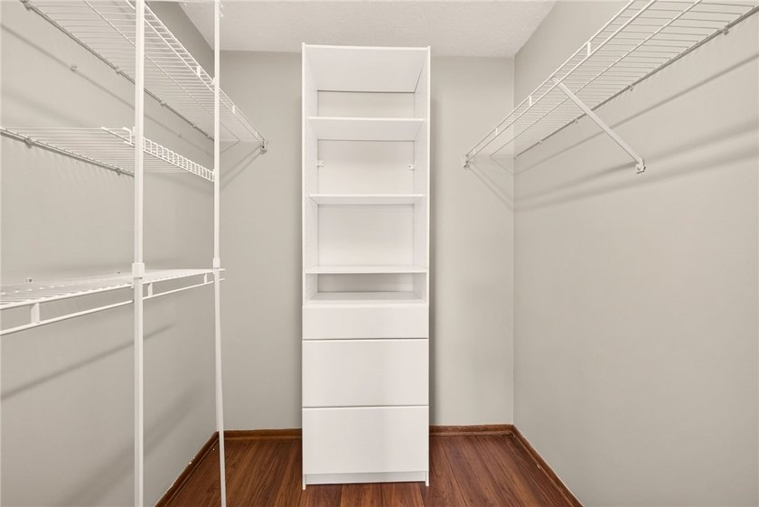 SHOWSTOPPER!! This **MAGAZINE-WORTHY** 4-bedroom 2.5-bath - photo 27
