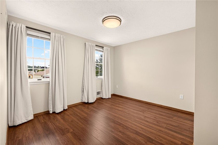 SHOWSTOPPER!! This **MAGAZINE-WORTHY** 4-bedroom 2.5-bath - photo 31