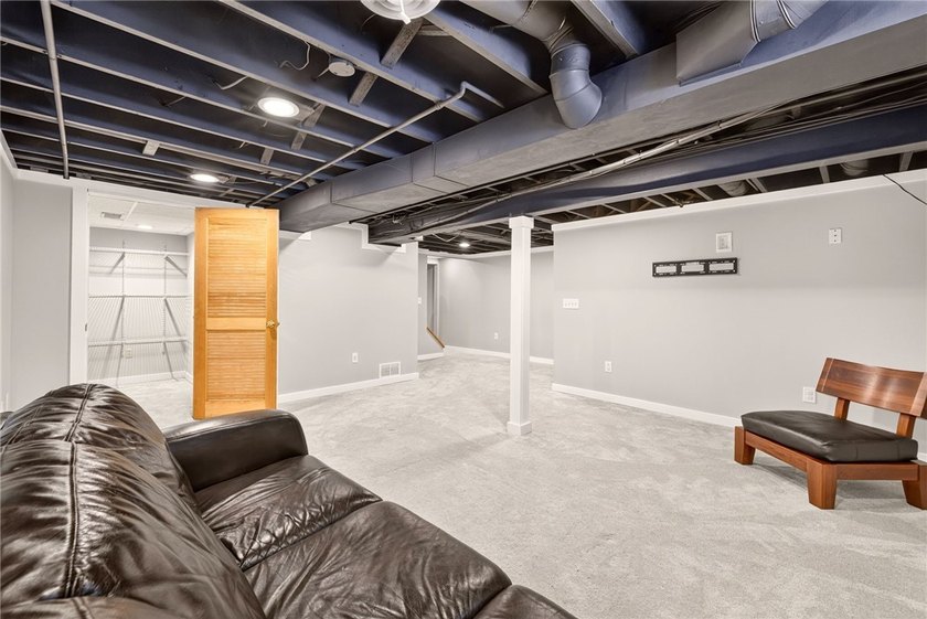 SHOWSTOPPER!! This **MAGAZINE-WORTHY** 4-bedroom 2.5-bath - photo 37