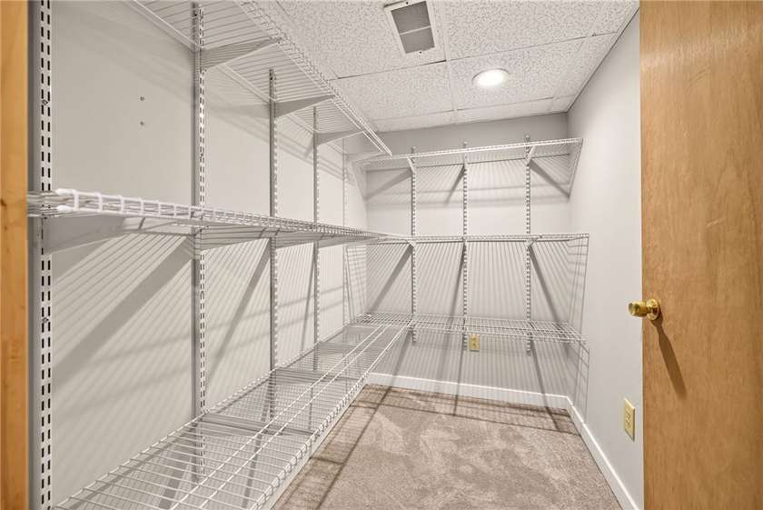 SHOWSTOPPER!! This **MAGAZINE-WORTHY** 4-bedroom 2.5-bath - photo 38