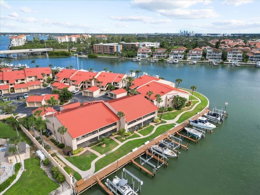 BOAT SLIP/ LIFT - PRIVATE GARAGE - FULLY RENOVATED WATERFRONT - photo 39